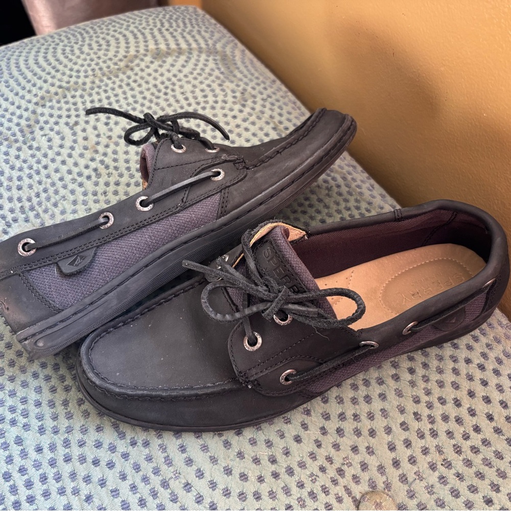 Sperry Women’s black leather boat shoes